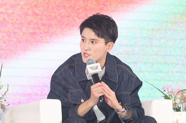 爱黑马的白马